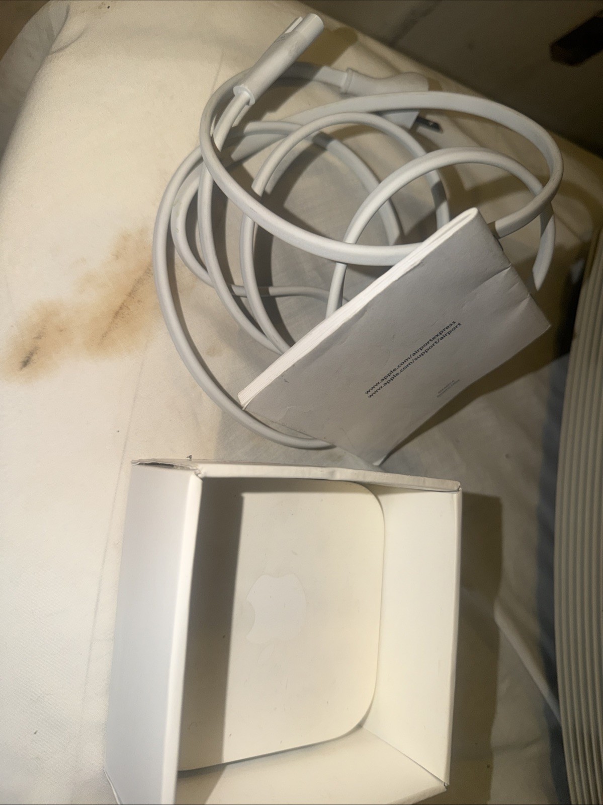 White Apple Airport Express 802.11n Wi-Fi