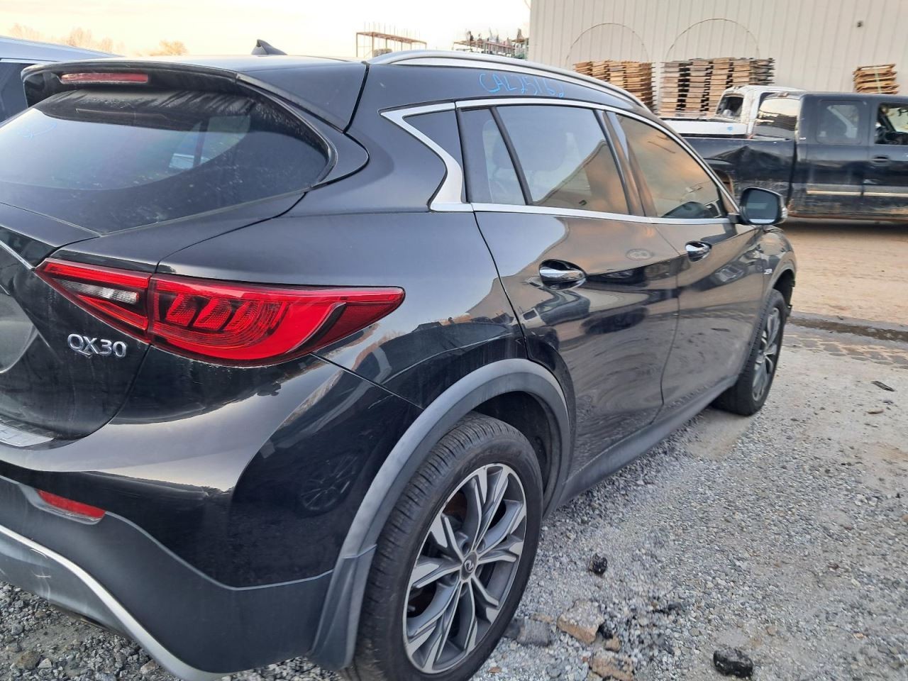 QX30 2018 Glove Box 4898630