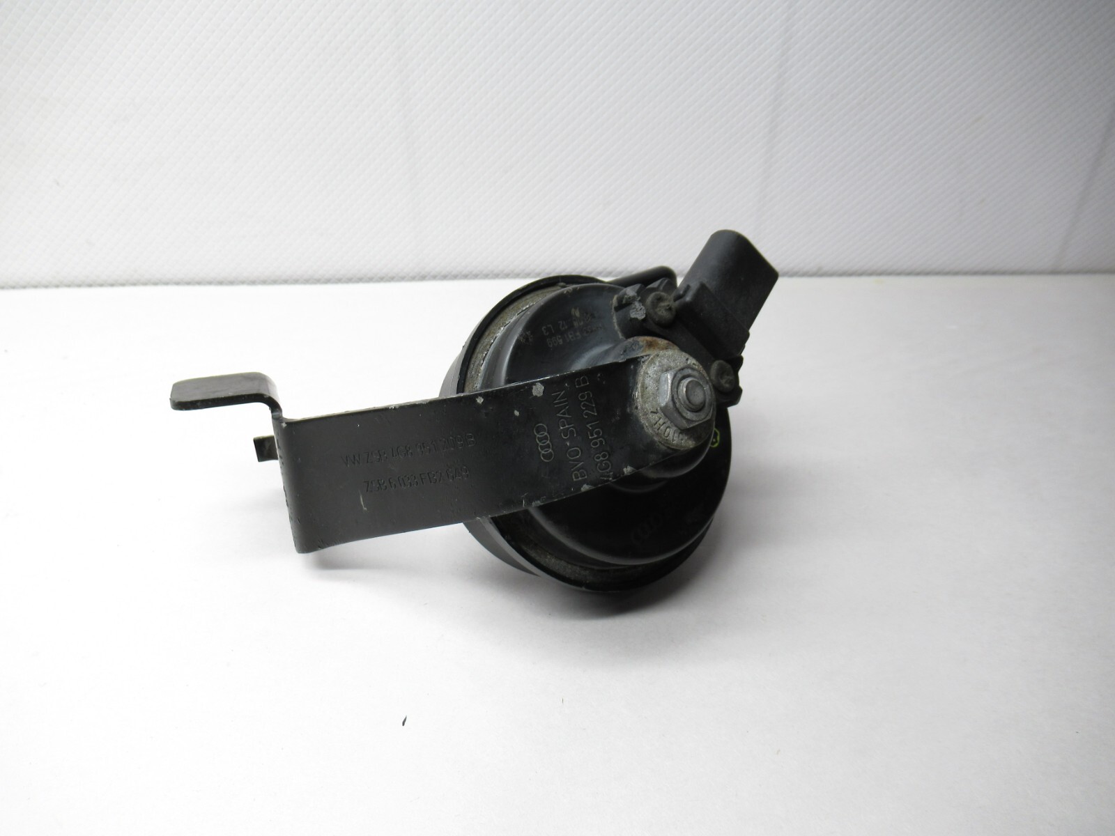 2012-2017 Audi A7 Quattro Horn Signal & Bracket 4G8951229B OEM