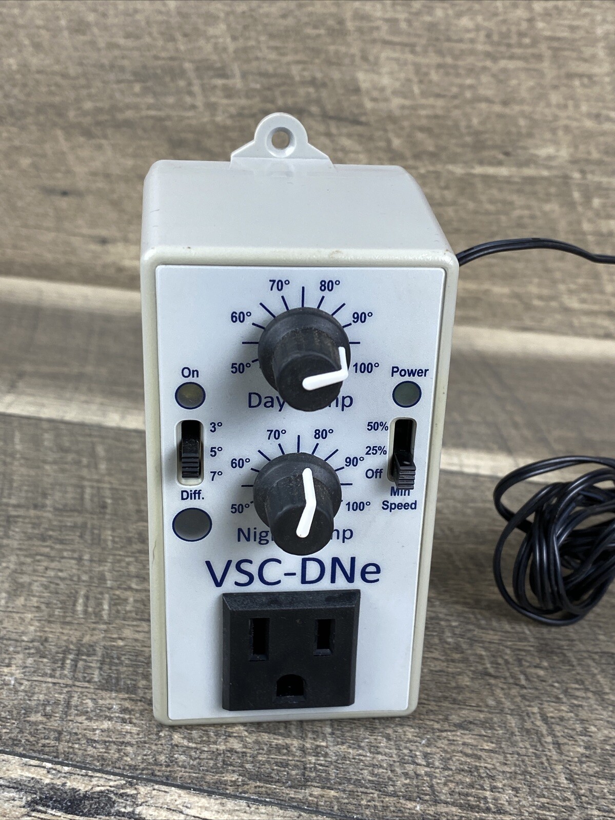 VSC-DNe Variable Speed Fan Controller With Photocell for Day/Night Operation