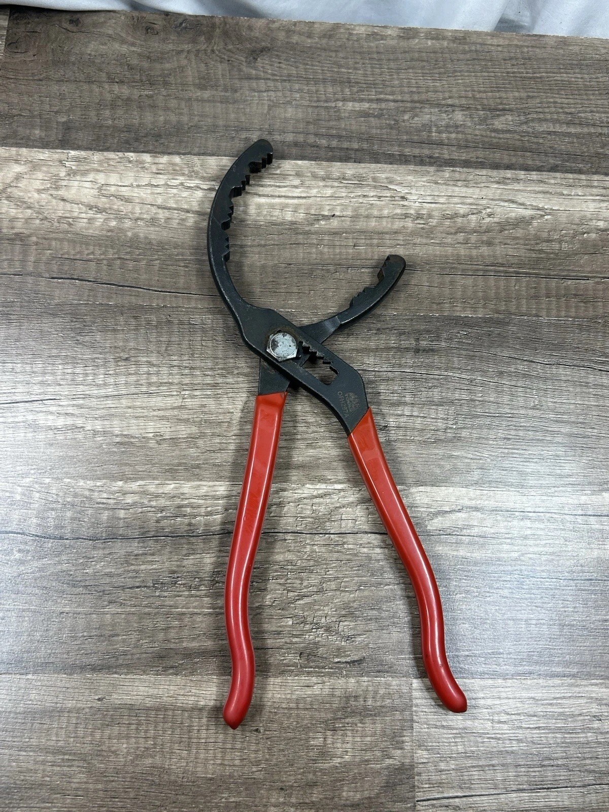 MAC TOOLS Oil Filter Pliers for Auto & Truck 2-1/4" thru 5" Opening FH297