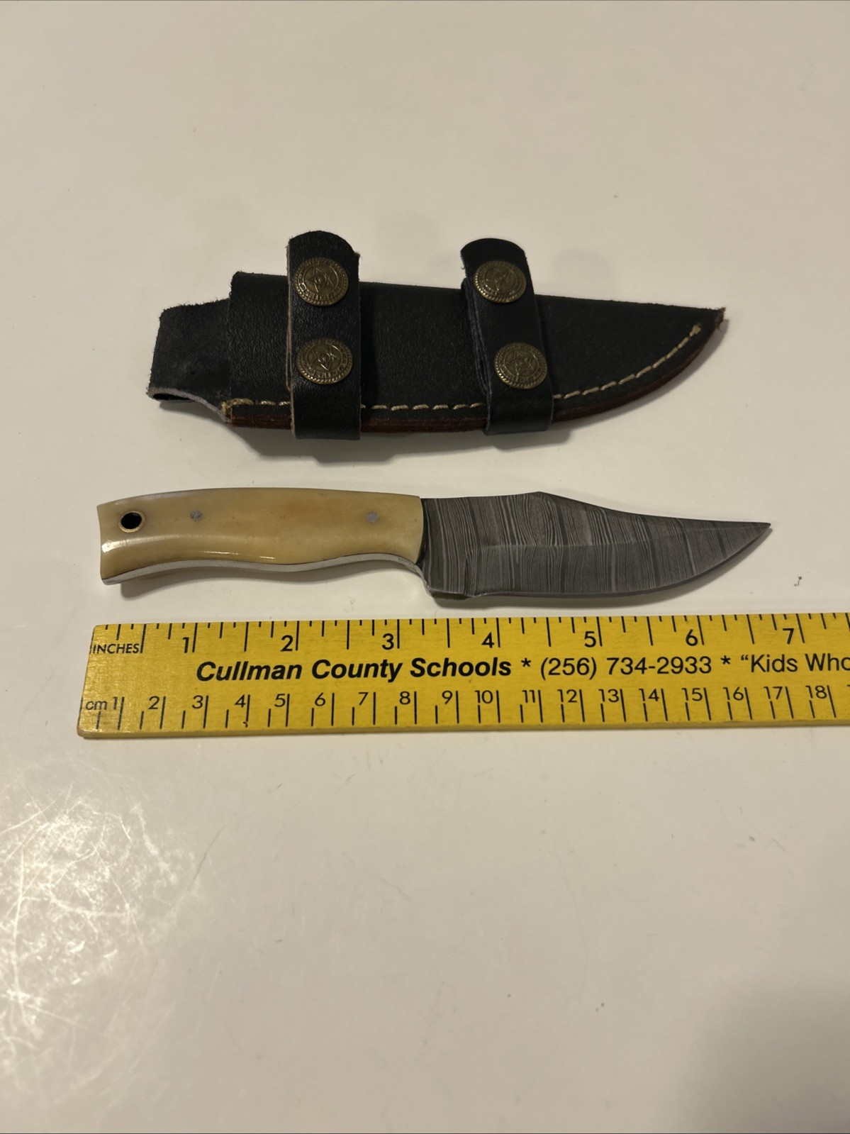 Fixed Blade Knife With Sheath And Box