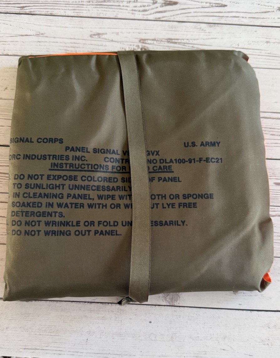 NEW/open Box US Army VS17/GVX   Signal Panel Marker Survival - New