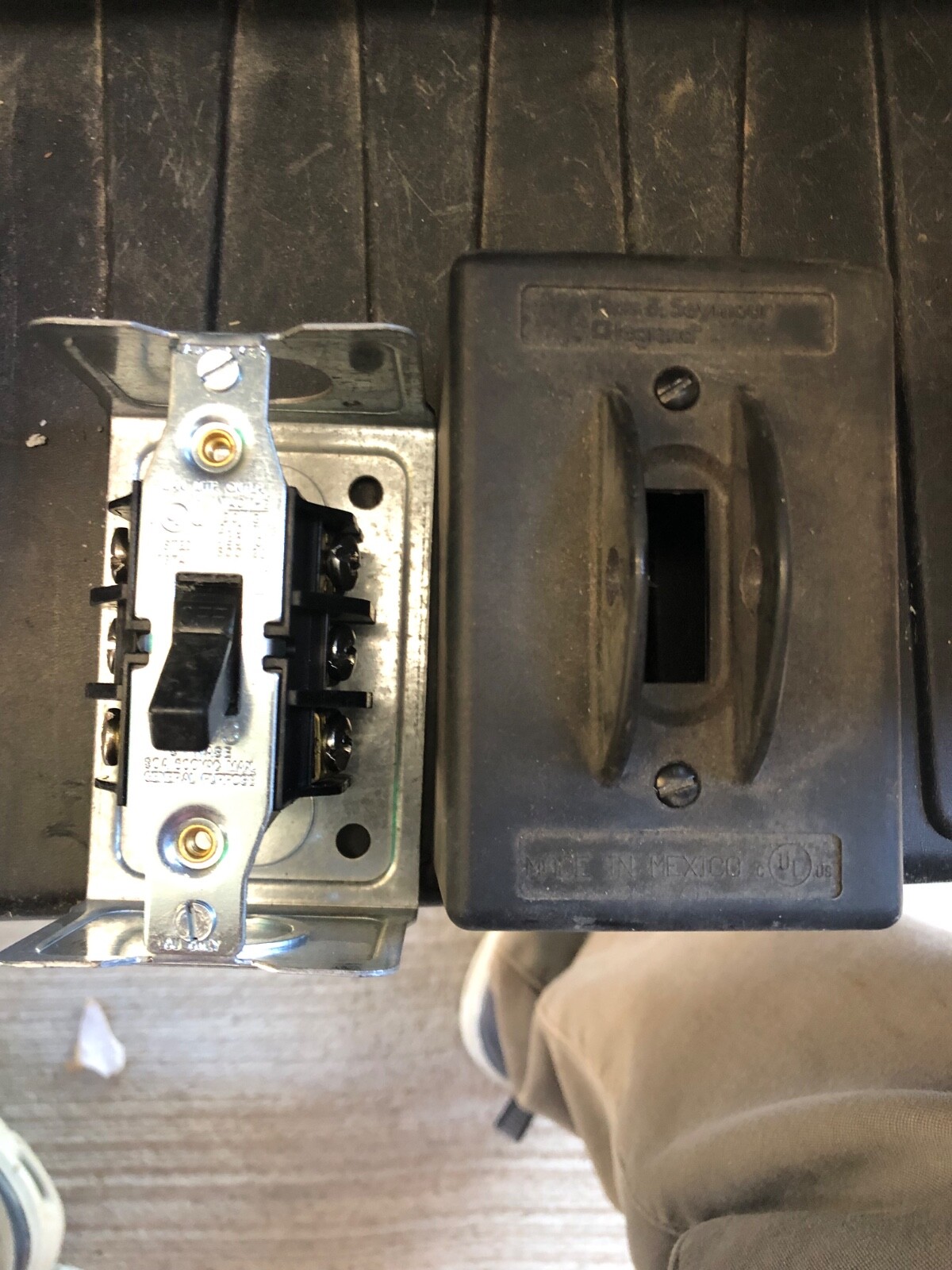 MANUAL MOTOR CONTROLLER 1 - PS 7803 and 1 SQUARE D CLASS 2510