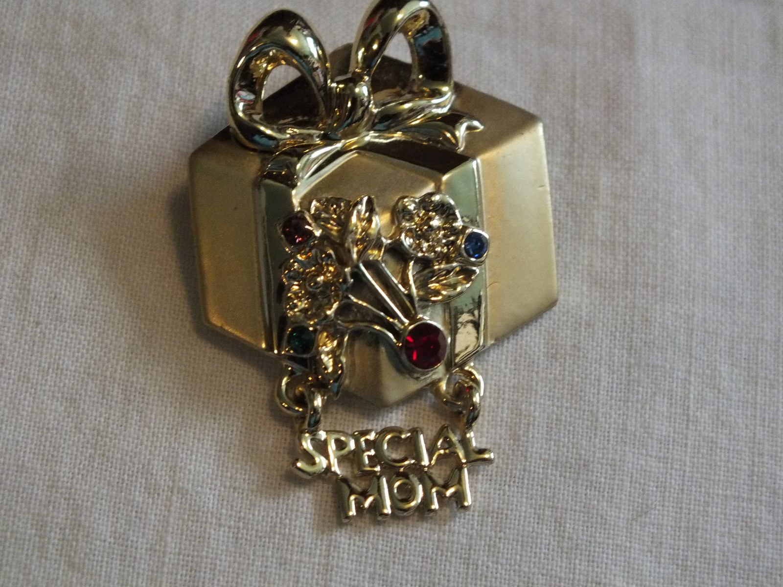 Christmas Brooch Pin Matte & Shiny Gold Tone Present Dangling SPECIAL MOM