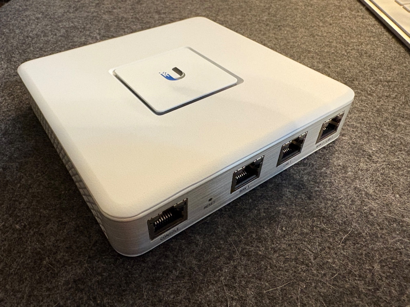 Ubiquiti Unfi USG Security Gateway Firewall Router 3 Port USG-3P