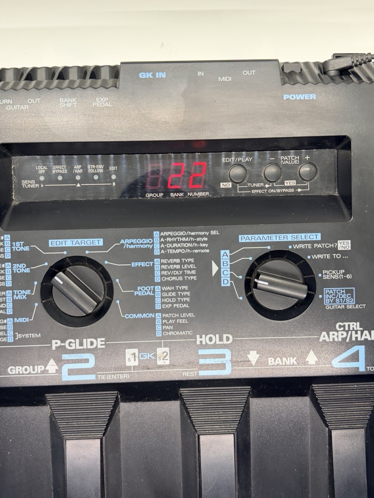 Roland GR-30 Guitar Synthesizer Processor Multi Effects Pedal w/ Power Supply