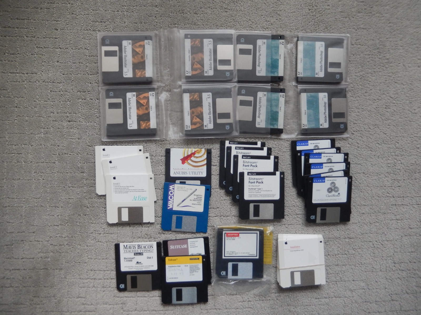 Lot of Vintage 3.5" Floppy Disks Apple/Mac Photoshop Illustrator & More Untested
