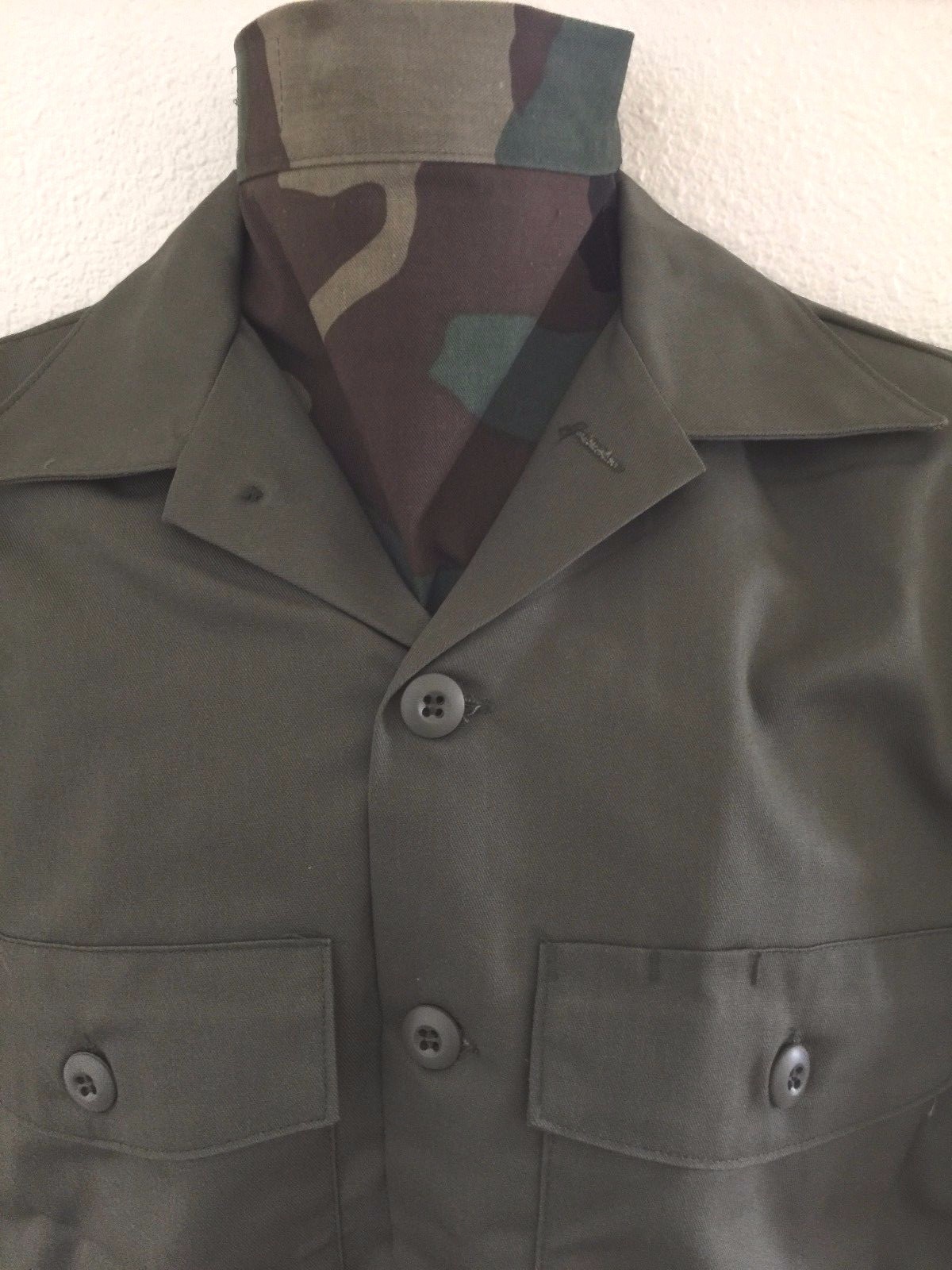 UNISSUED CAMOUFLAGE BRANCH OF SERVICE BIB-TYPE ASCOT SCARF