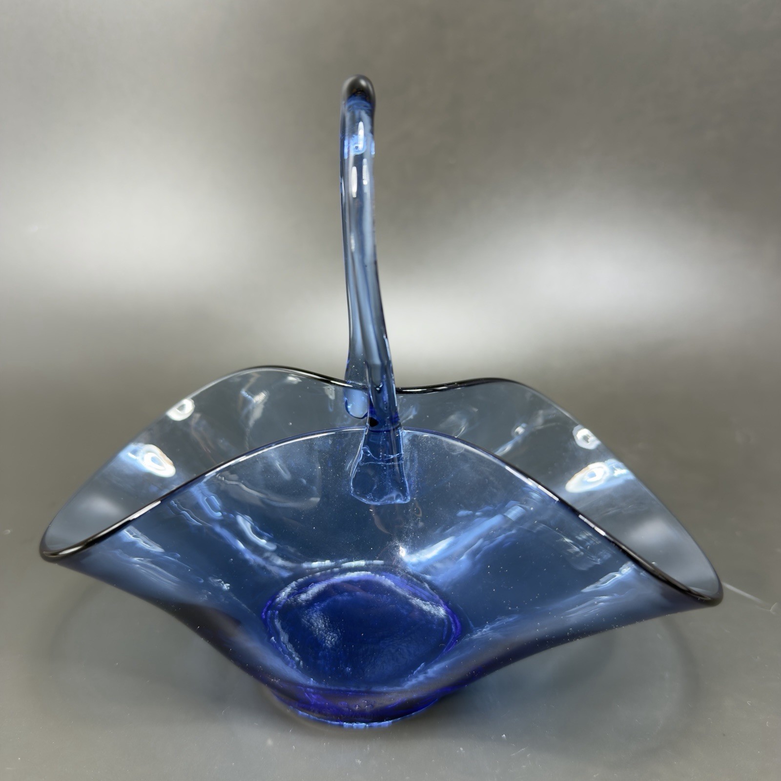 1980s Vintage Art Glass Blue Basket Dish Bowl Trinket Holder Delicate Handle VTG