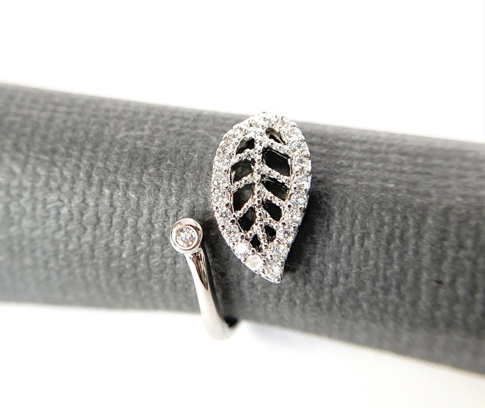 Leaf Multi-Paved CZ Gems Adjustable Mid Ring / Toe Ring