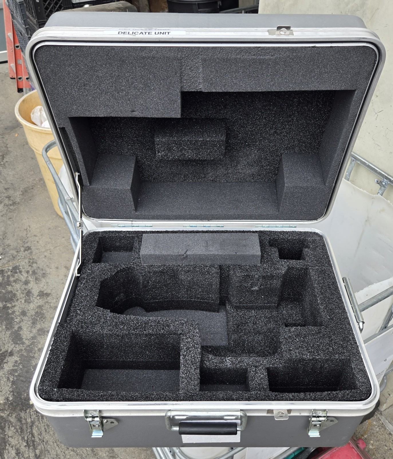 Thermodyne Shipping Rolling Case Camera Hard Foam Insert Wheels 23x18x13