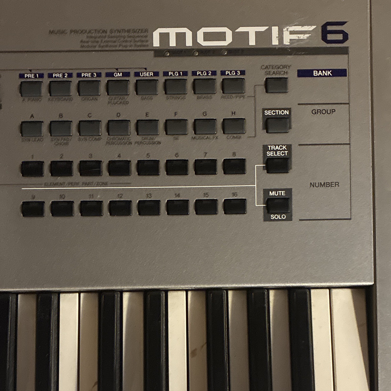 Yamaha MOTIF6 61-Key Digital Synth Workstation w/ Sampling, Sequencer, Arp