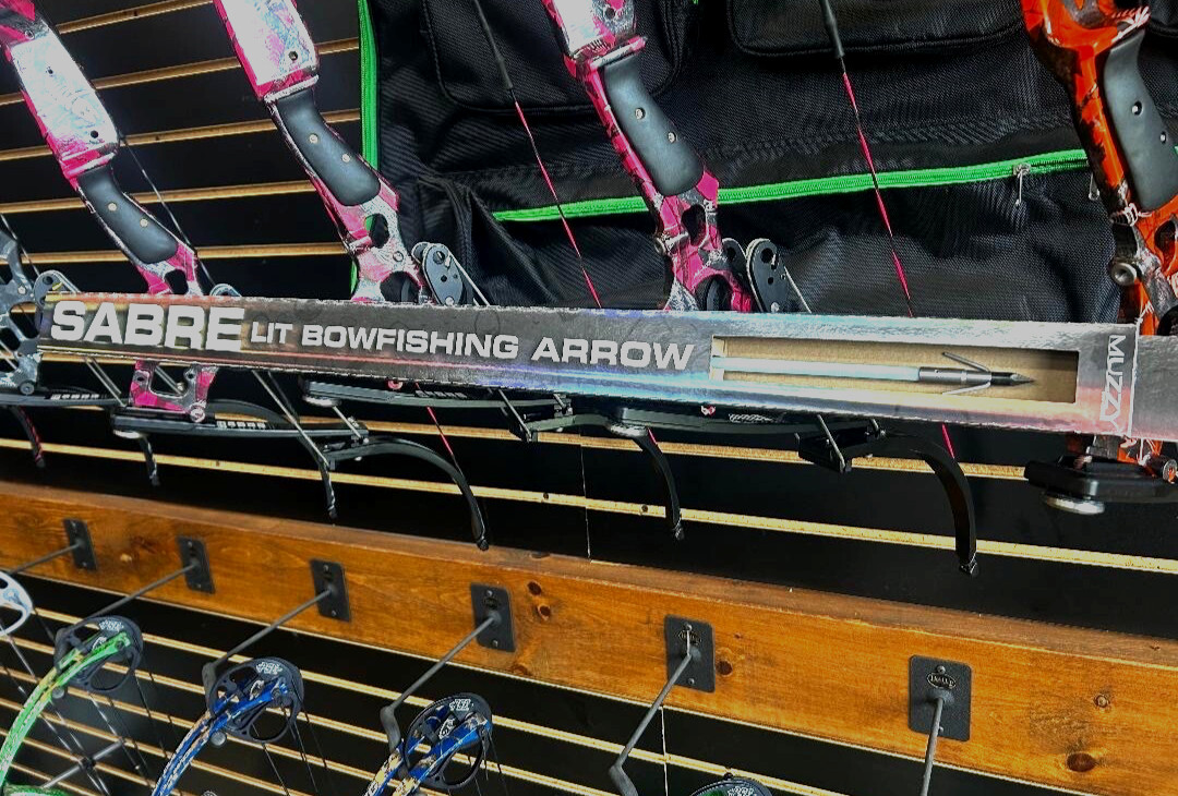 Carbon Express Sabre Lighted Bowfishing Arrow GAR Point W/ 5 Lighted Tubes