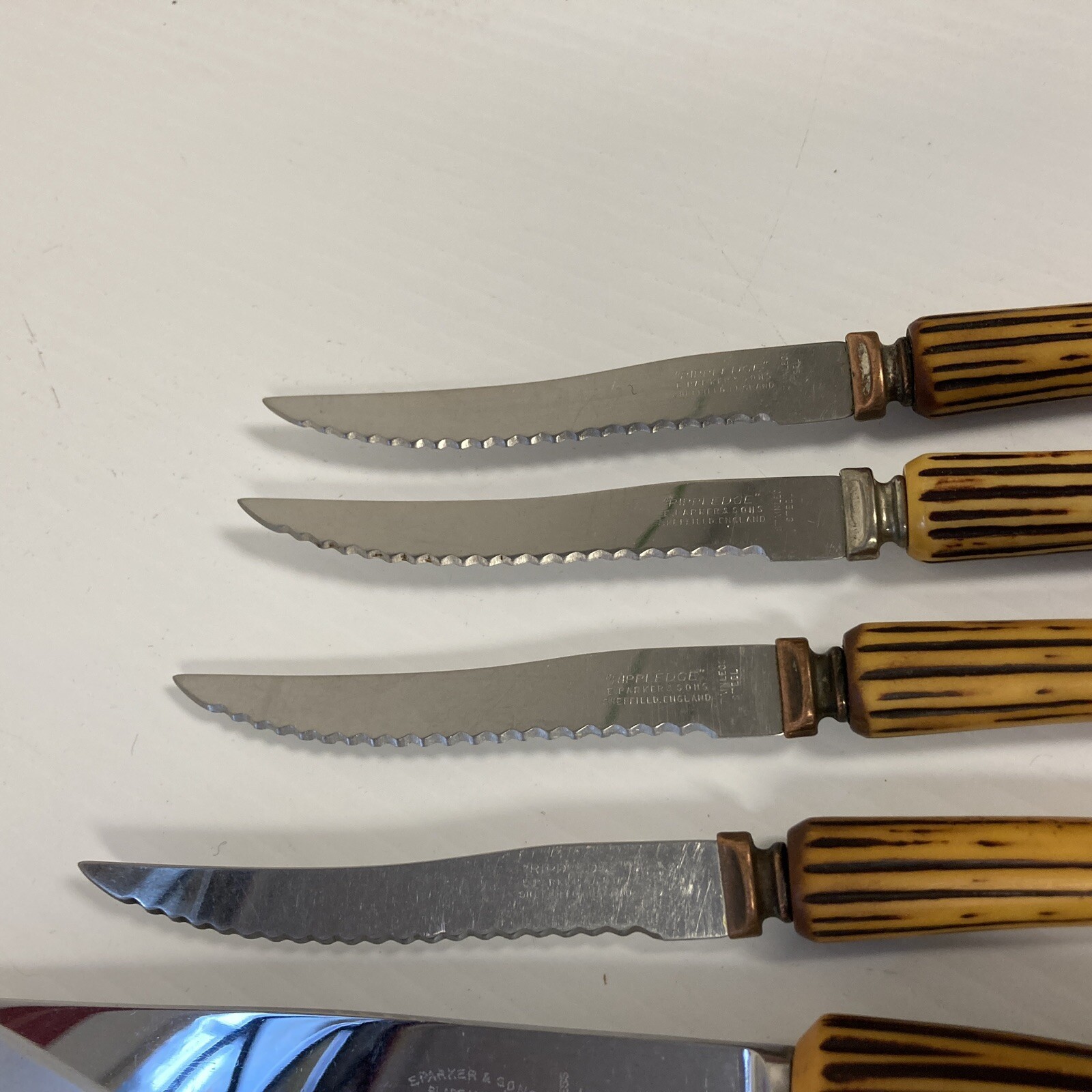 Bakelite / Catalin Sheffield Lifetime 3 Piece Carving Set & 4 Steak Knives F3-45