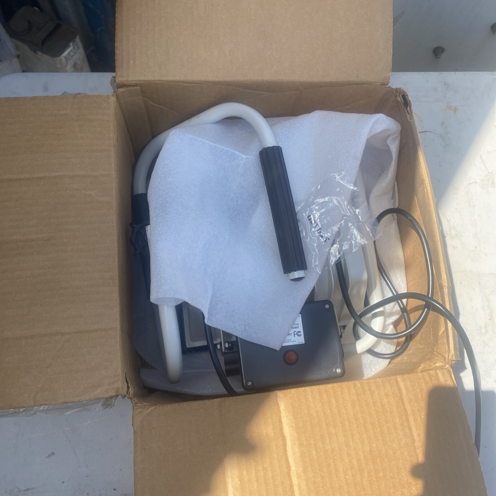 Regent Work Light Cool Touch Wet Locations Portable Halogen Floodlight Project