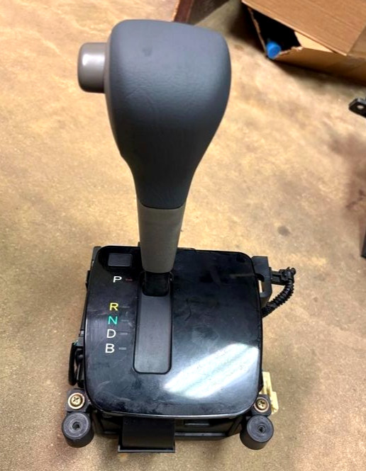 2001-2007 Toyota Highlander Automatic Trans Floor Gear Shifter Assembly OEM