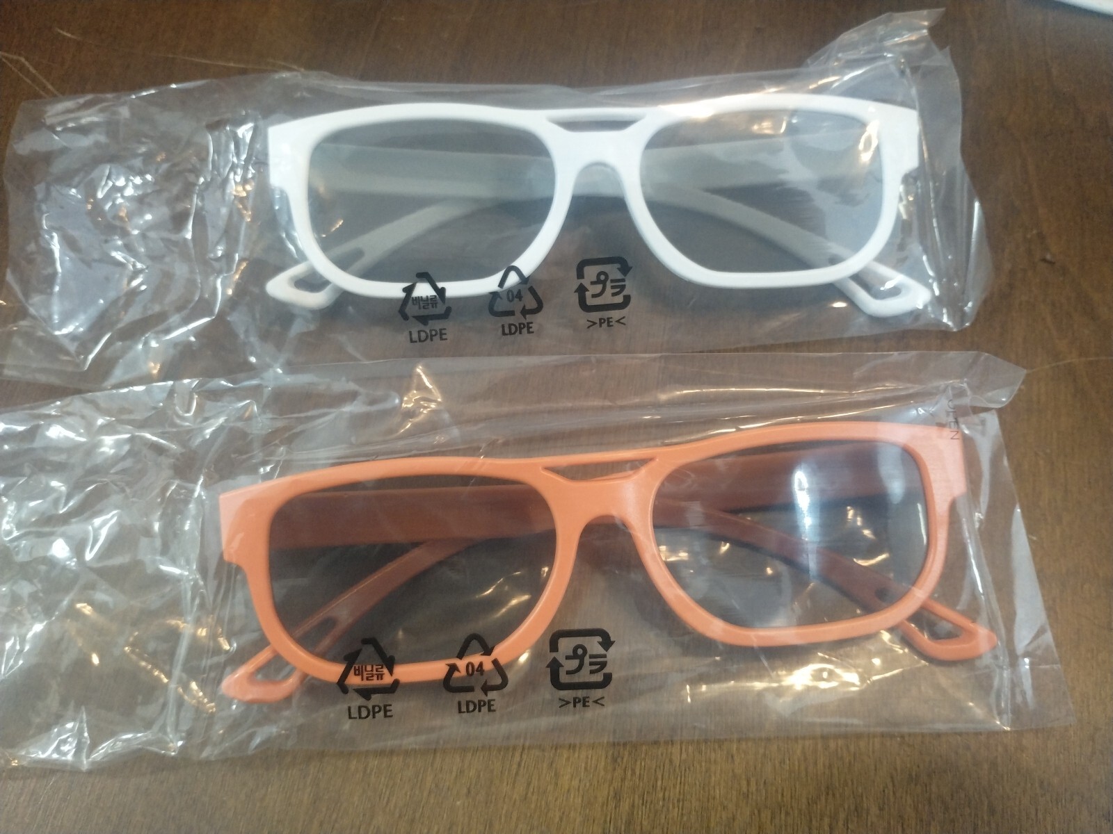 LG 3D Cinema Glasses Pack Of 2 - AG-F200 White & Orange