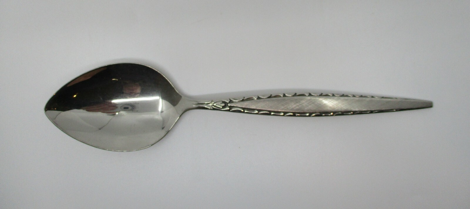 ONEIDA STAINLESS VENETIA PLACE / OVAL SOUP SPOON - 6 7/8"- 03F
