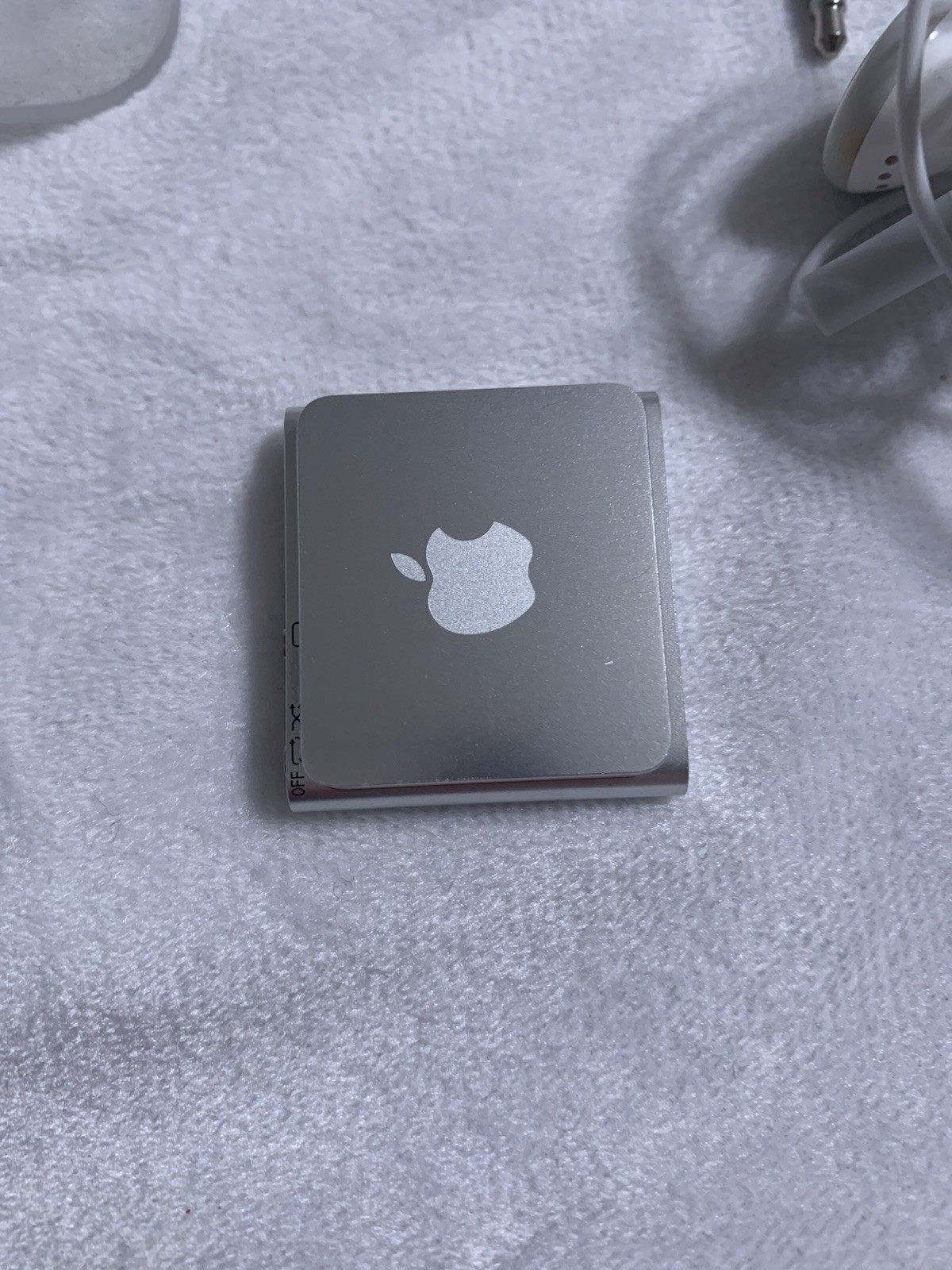 Apple iPod Shuffle Unknown Generation GB SILVER MODEL Please Read