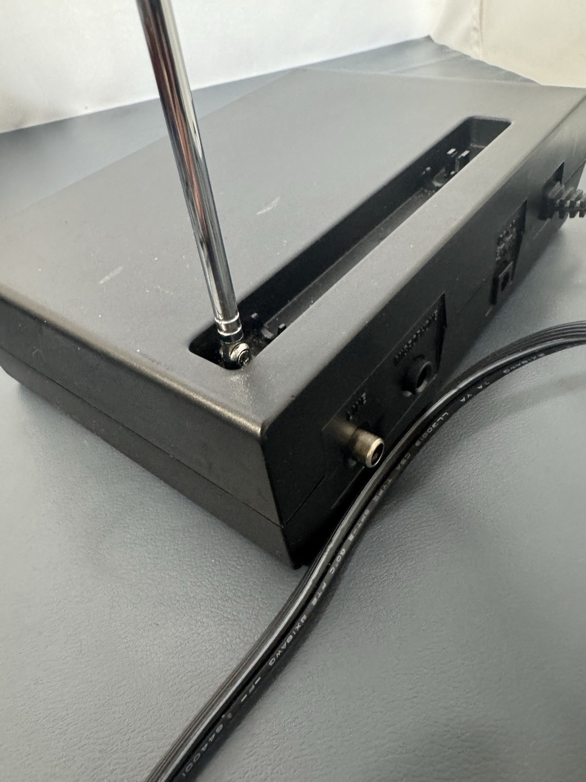 Realistic FM Wireless Three Channel Microphone System Model 32-1228
