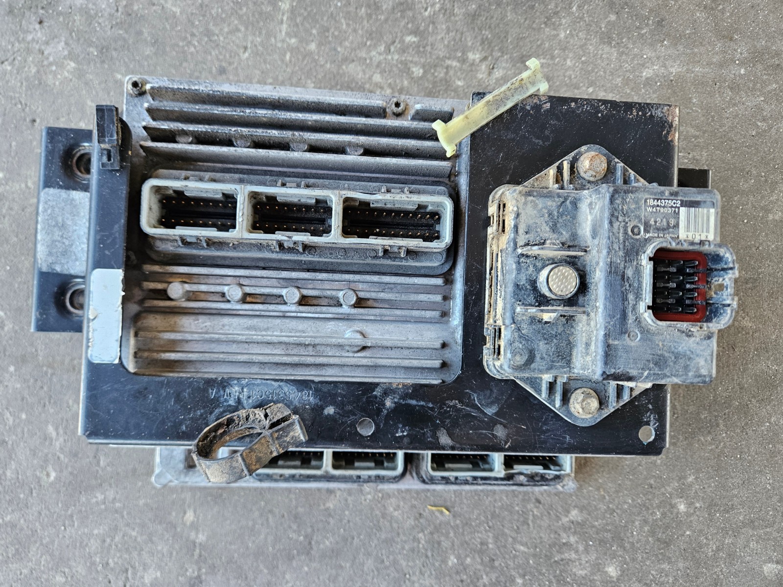 1839368C2 INTERNATIONAL ENGINE CONTROL MODULE - USED - OEM - FAST SHIPPING