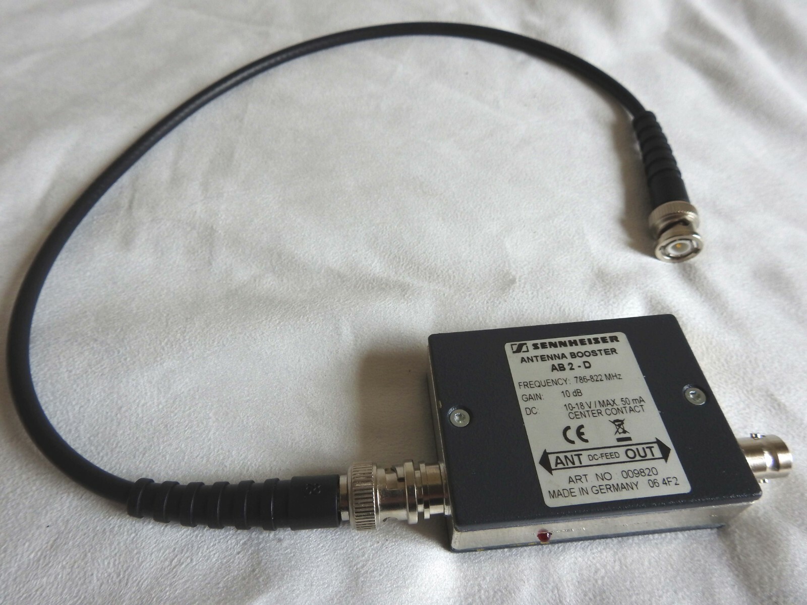 Sennheiser Antenna Booster AB2-D 786-822MHz  & cable!