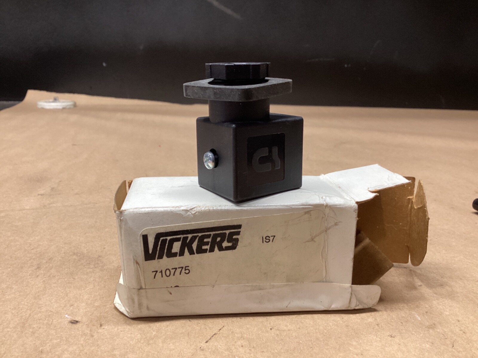 Vickers 710775 Receptacle #106L65