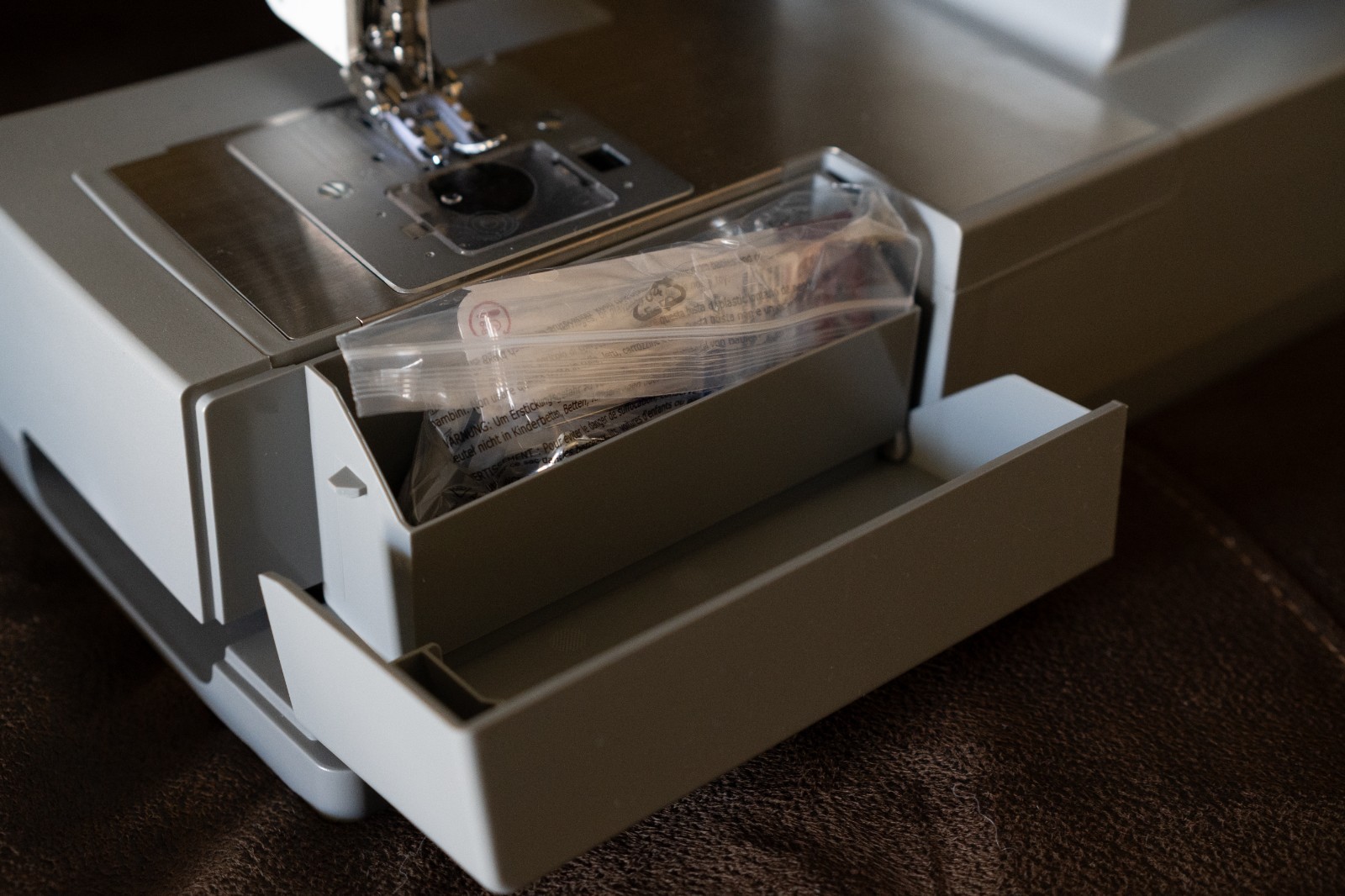 SINGER 4452 Heavy Duty Sewing Machine w/ Included Accessories - (OPEN BOX)
