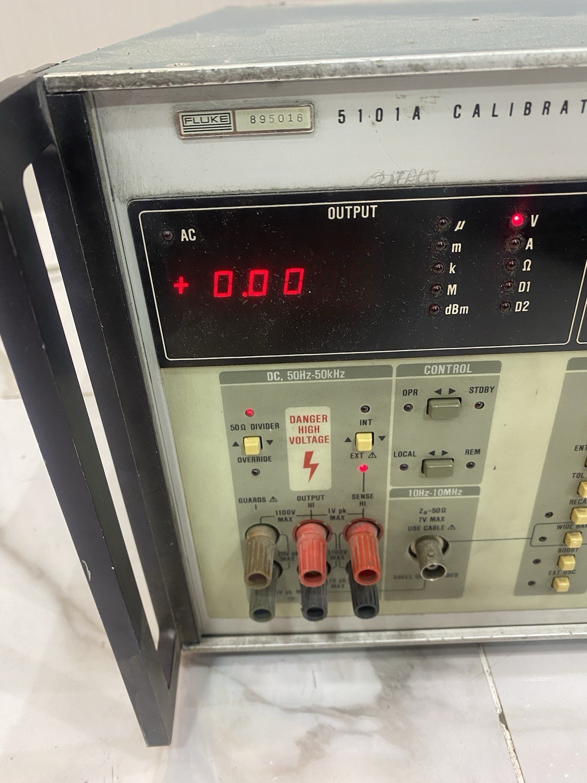 Fluke 5101A Calibrator