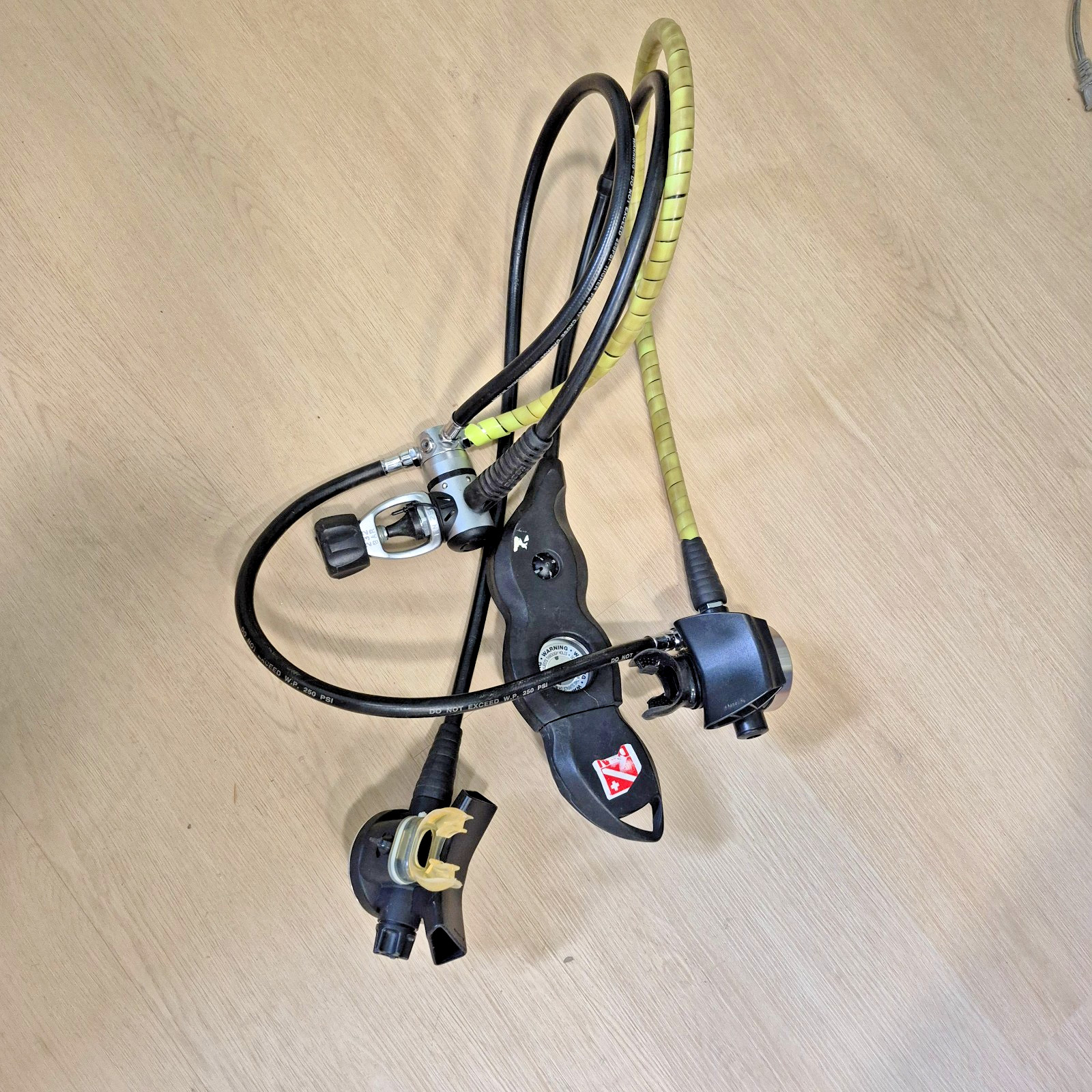 IST Sports Scuba Diving Gear Scuba Diving Regulator With Gauges- untested