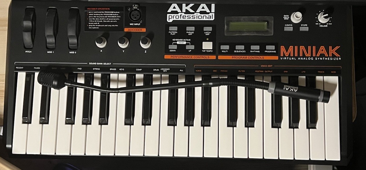 Akai MINIAK Virtual Analog 37-Key Keyboard Synthesizer Vocoder Arpeggiator