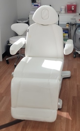 4-Motors Swivel Medical Spa Treatment chair.