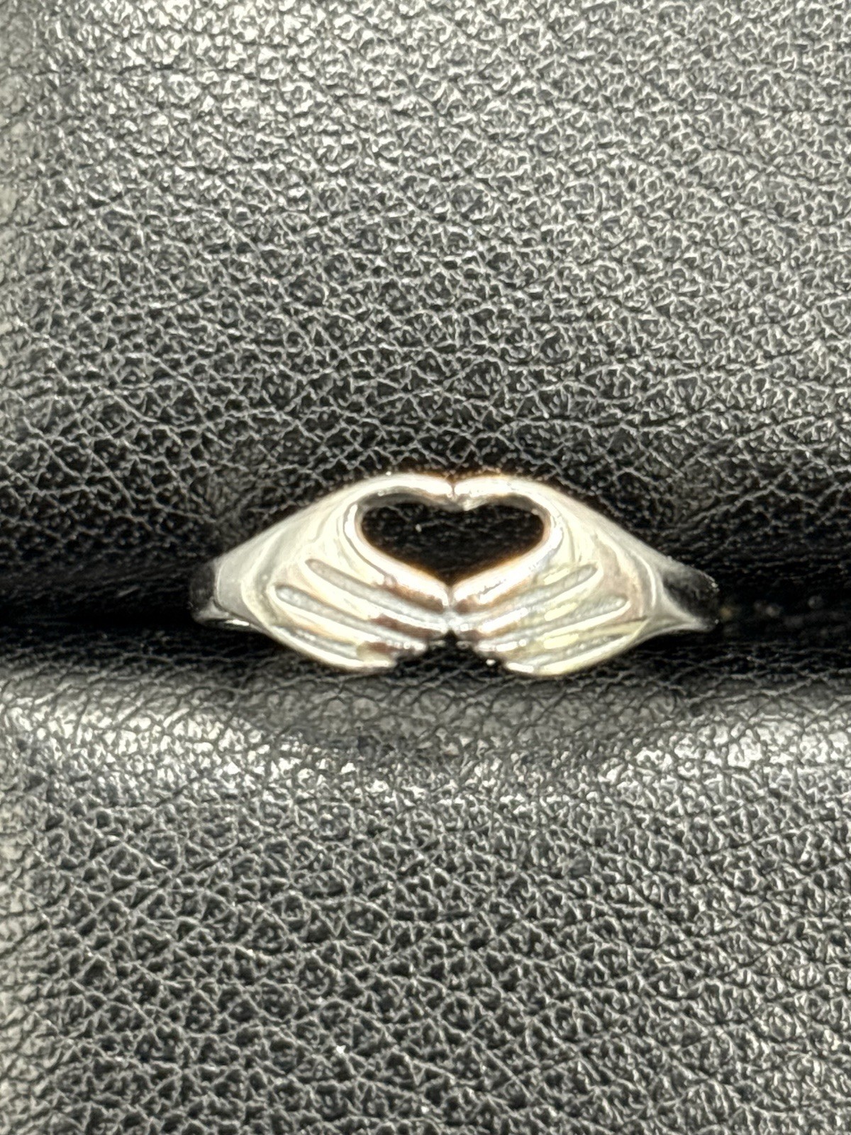 New Condition Sterling Silver Heart Hands Toe Ring 925 C19