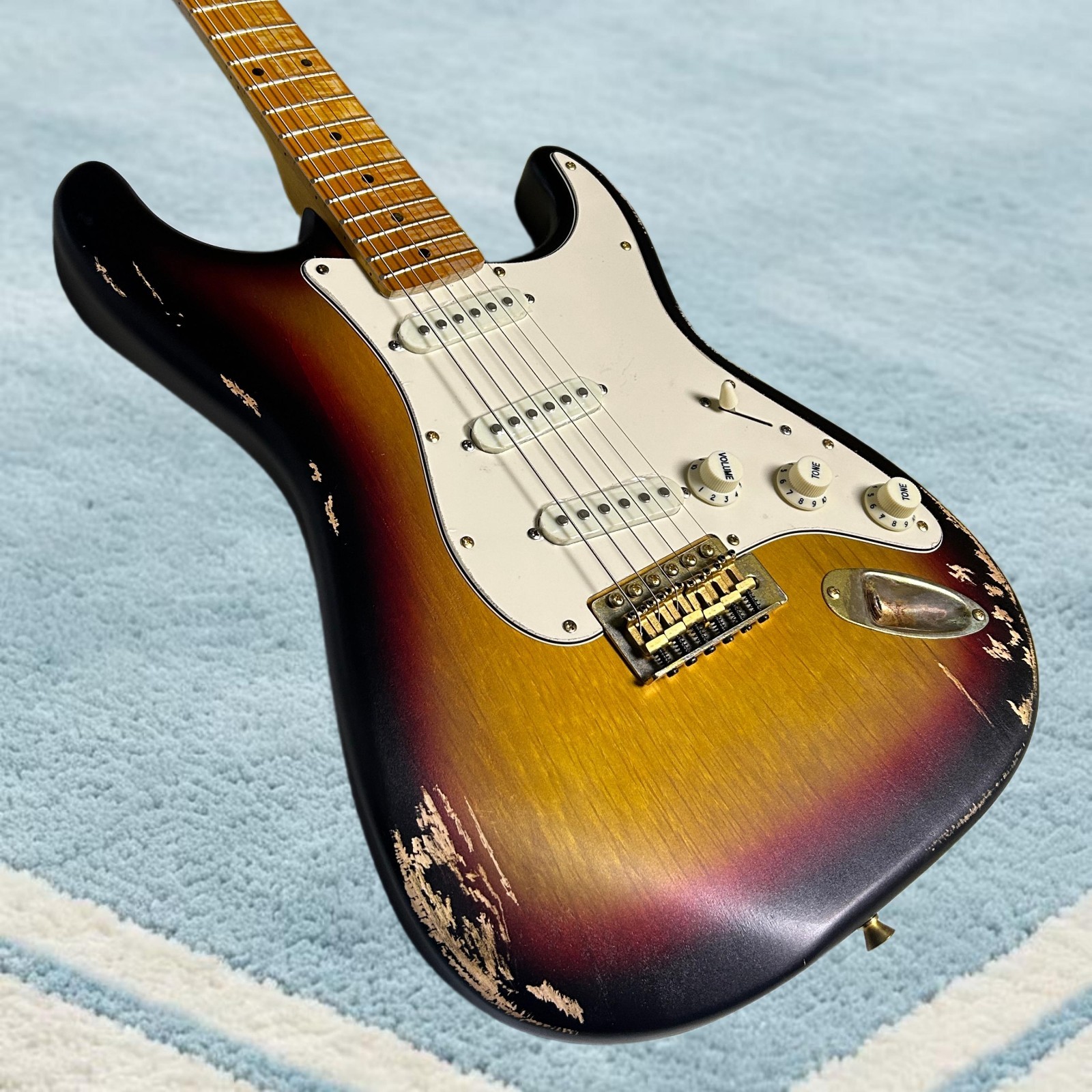 Aged ST Electric Guitar Vintage Sunburst Color 21 Frets Golden Hardware