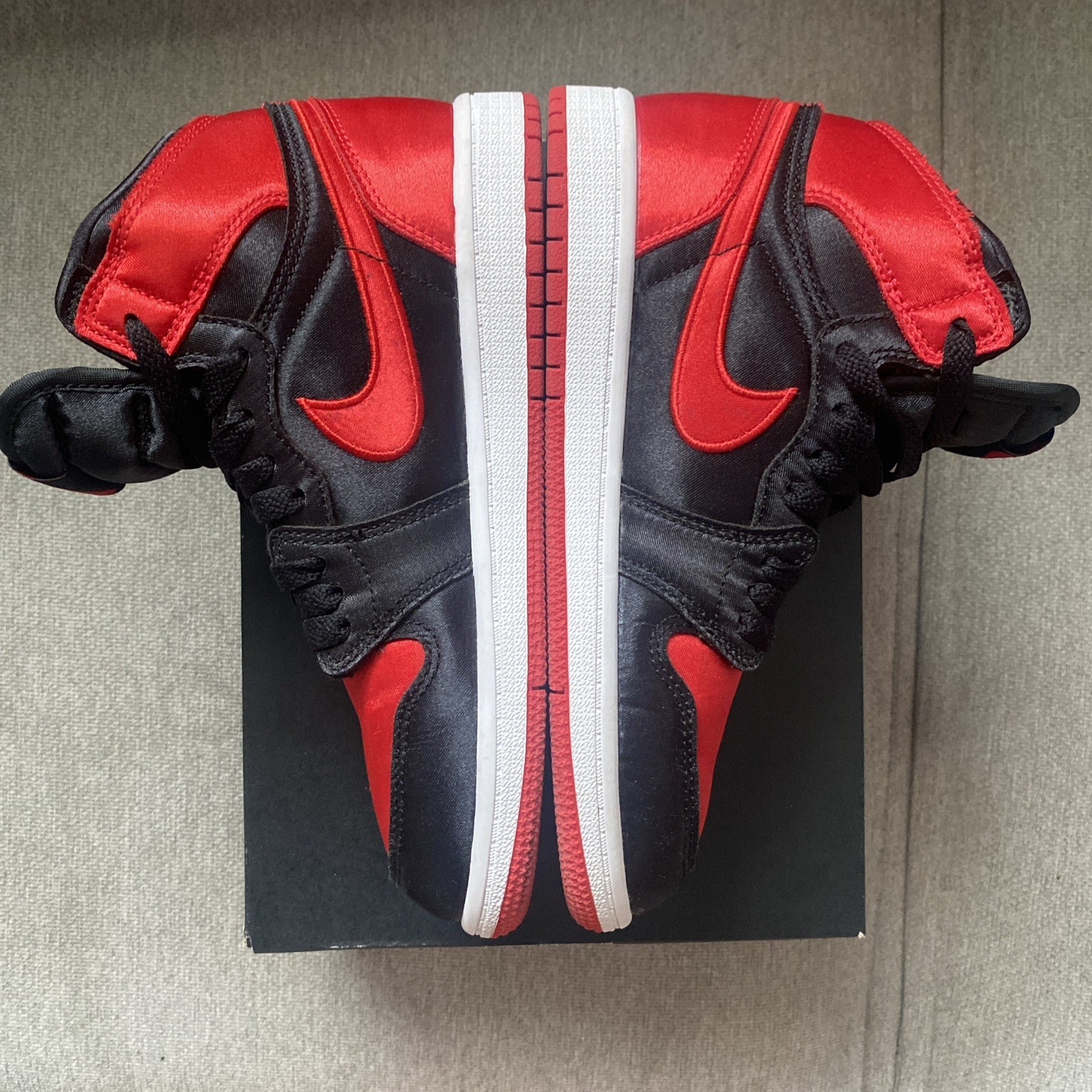 Jordan 1 Retro High Og (PS) Black/ University Red-white SATIN Size 2.5