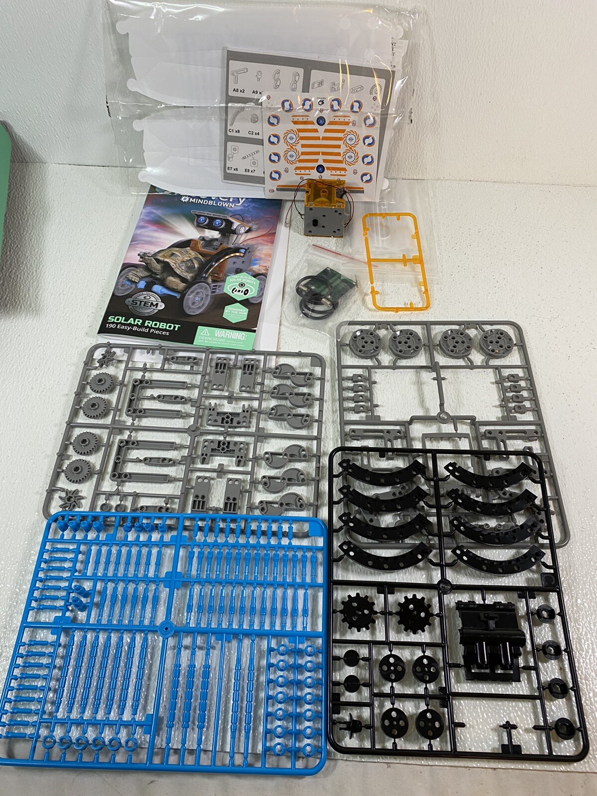 Discovery Mindblown Solar Robot Creation Kit 190 Pieces CIB Partially Built