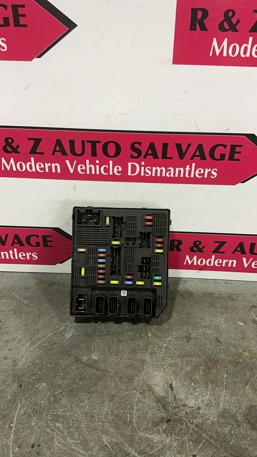 Renault Scenic 1.5D 2009-2012 FUSE BOX (IN ENGINE BAY) 284B62342R