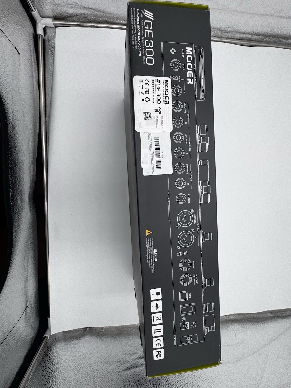 Mooer GE300 Multi-Effects Guitar Processor AMP Modeler Looper White, Open box