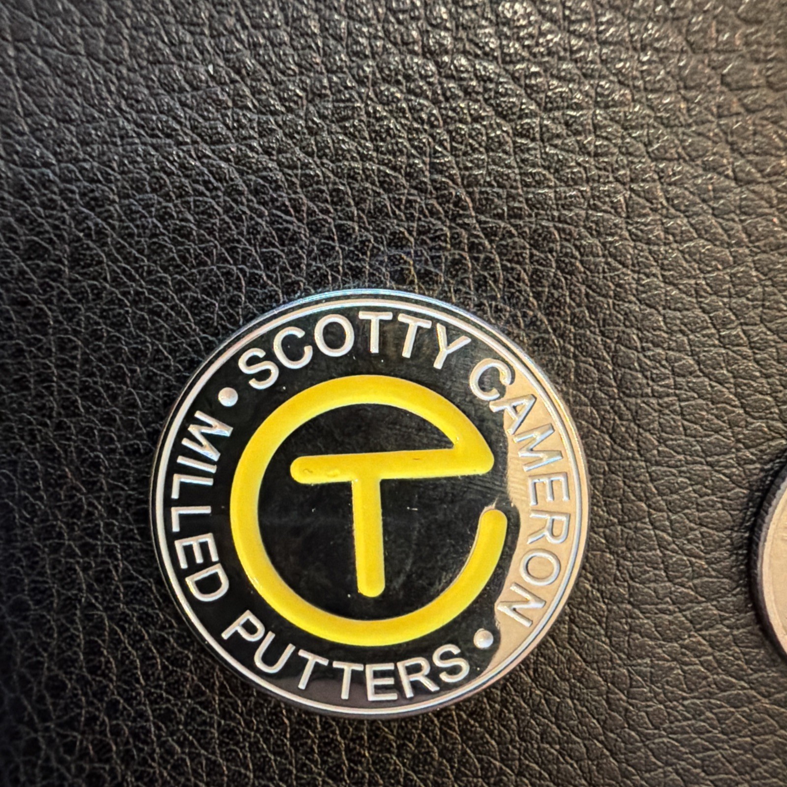 GOLF BALL MARKER - YELLOW CIRCLE T