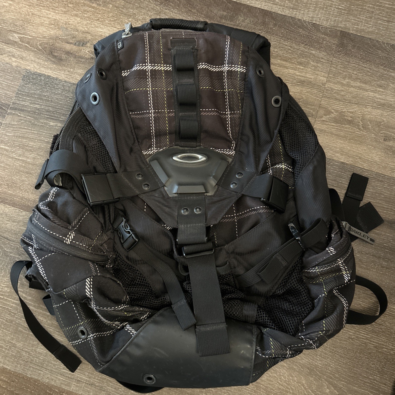 Oakley Icon Tactical 3.0 Backpack Gray Black Tartan Pattern RARE Discontinued