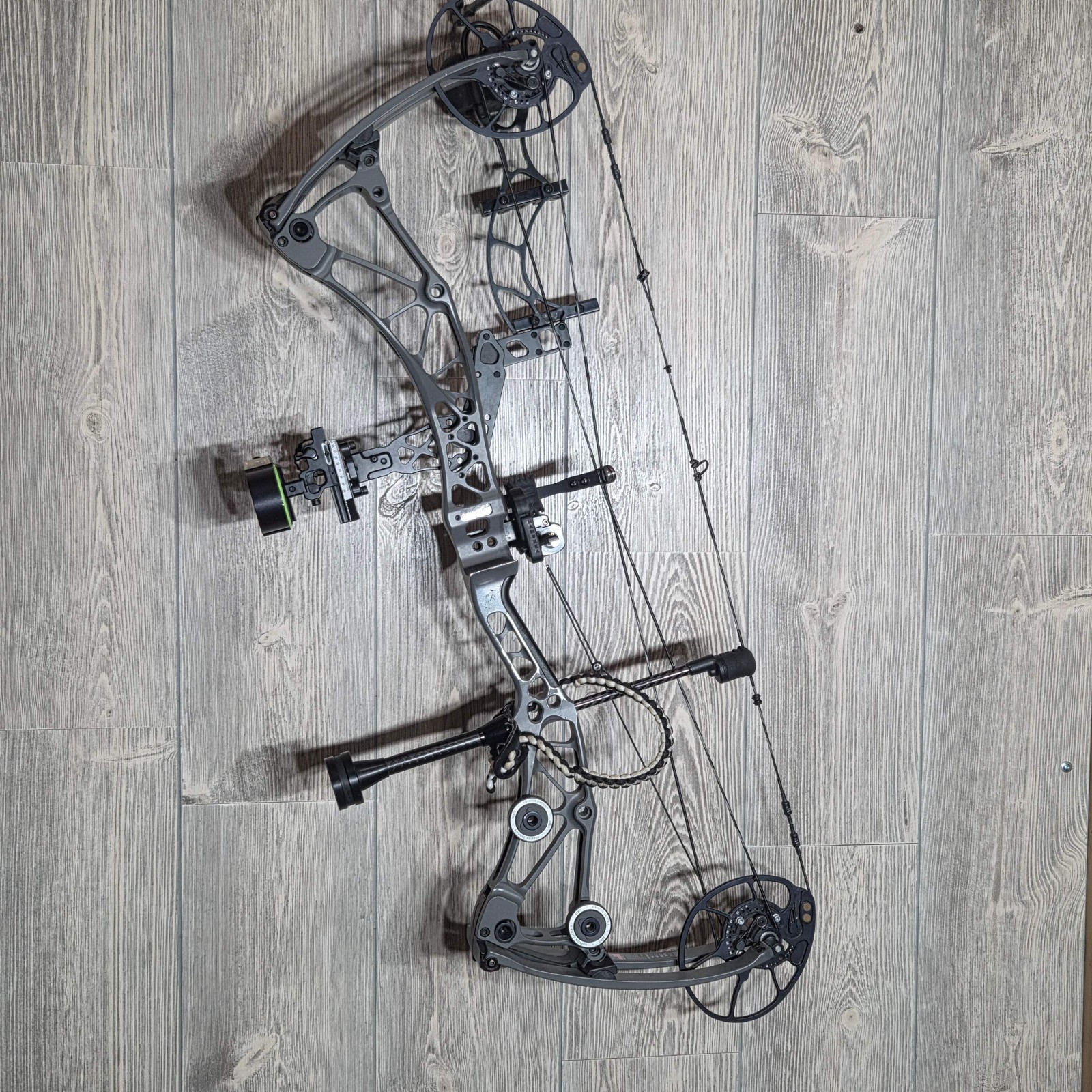 Used Bowtech Revolt 30" 70lb RH Gray Bow