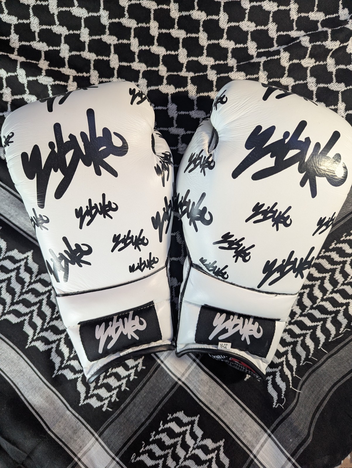Yibuko boxing gloves 16 oz