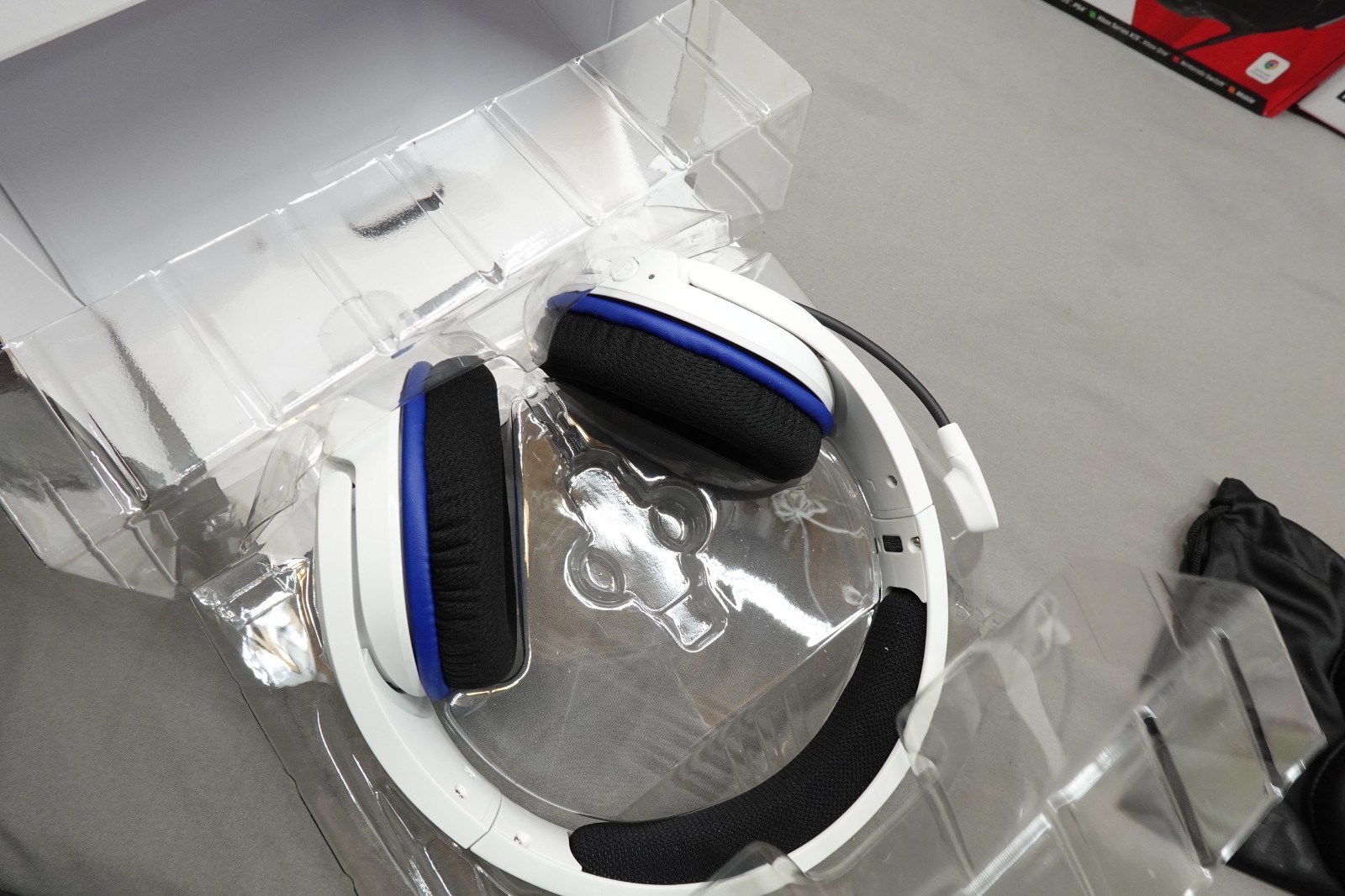(4) HYPERX GAMING HEADSETS BUNDLE AS-IS ***NOT-WORKING*** FOR PART ONLY !!!