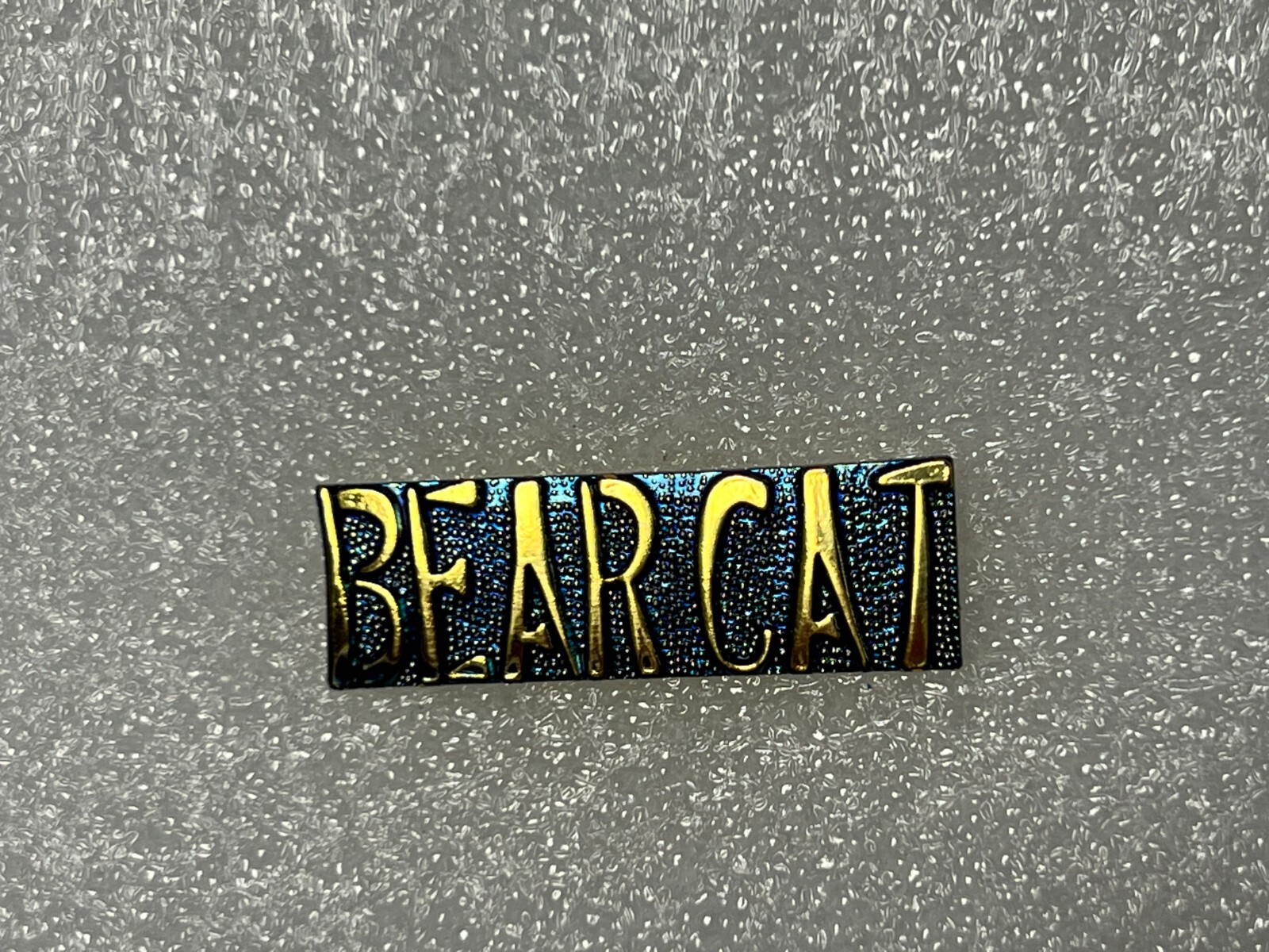 US MILITARY VIETNAM BEAR CAT TEXT HAT PIN