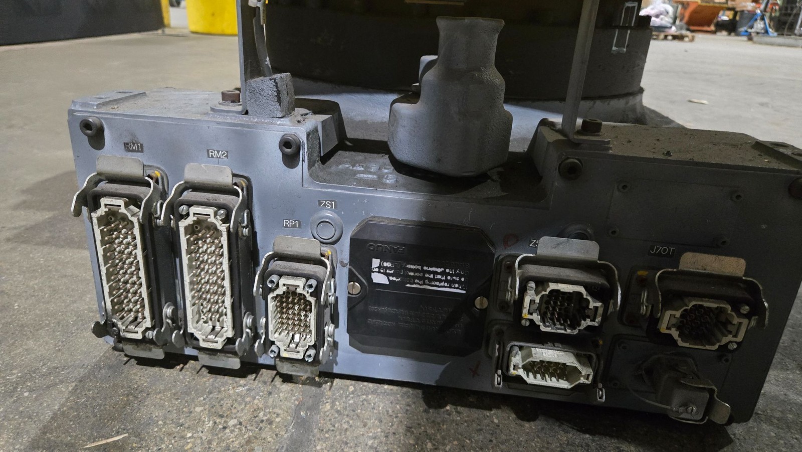 FANUC M900IA/350 Complete with R-J3iC Controller USED