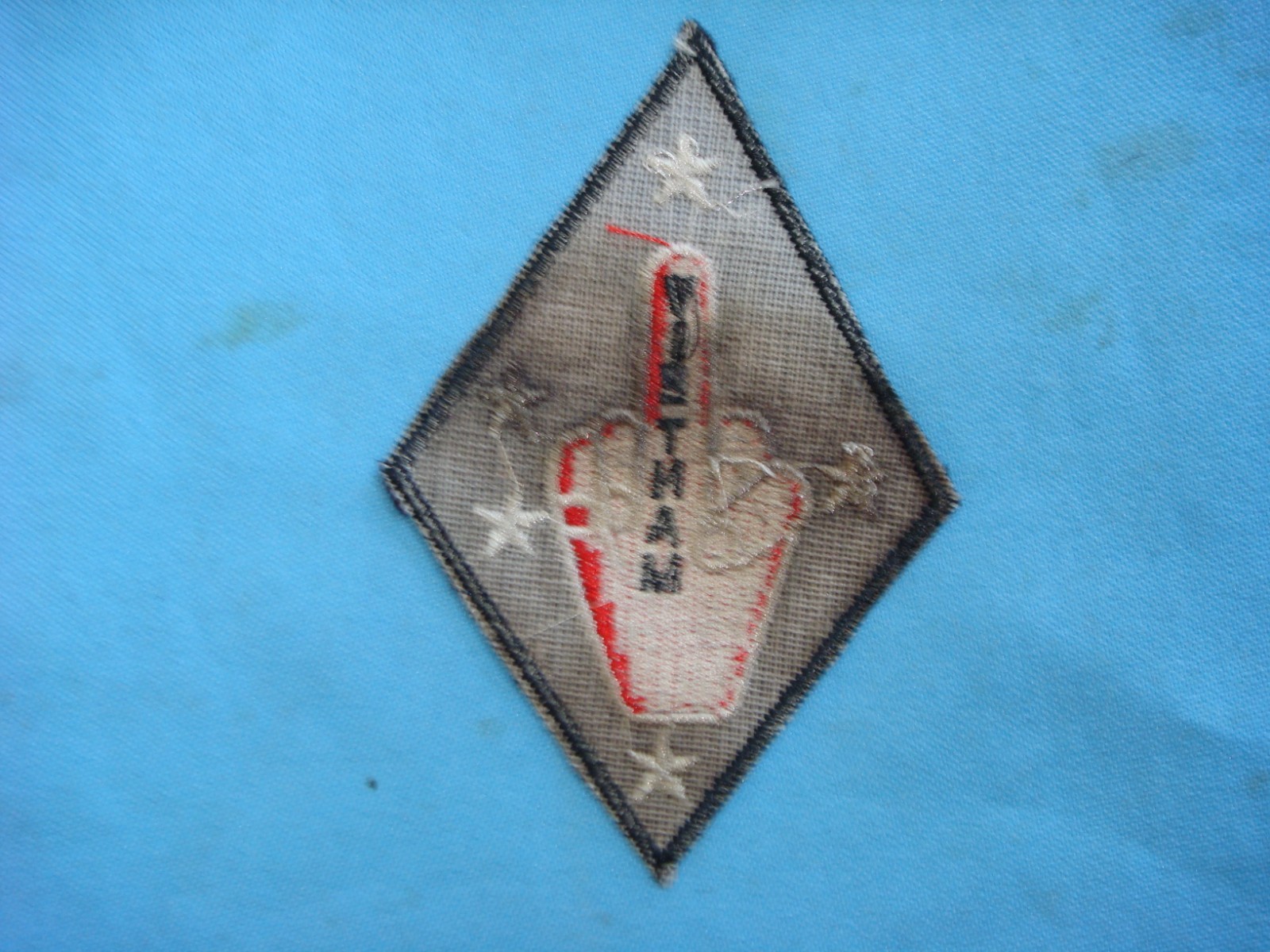 VIETNAM WAR PATCH, US MARINES " MIDDLE FINGER UP " RECON TEAM