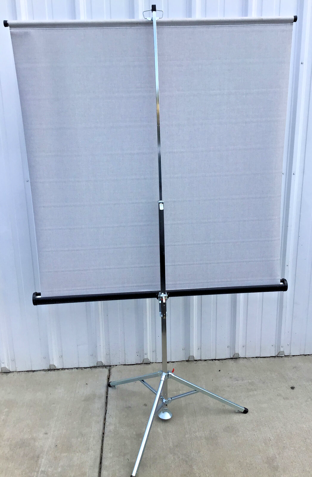 Draper Consul Cinefold Portable Projection Screen (r32)