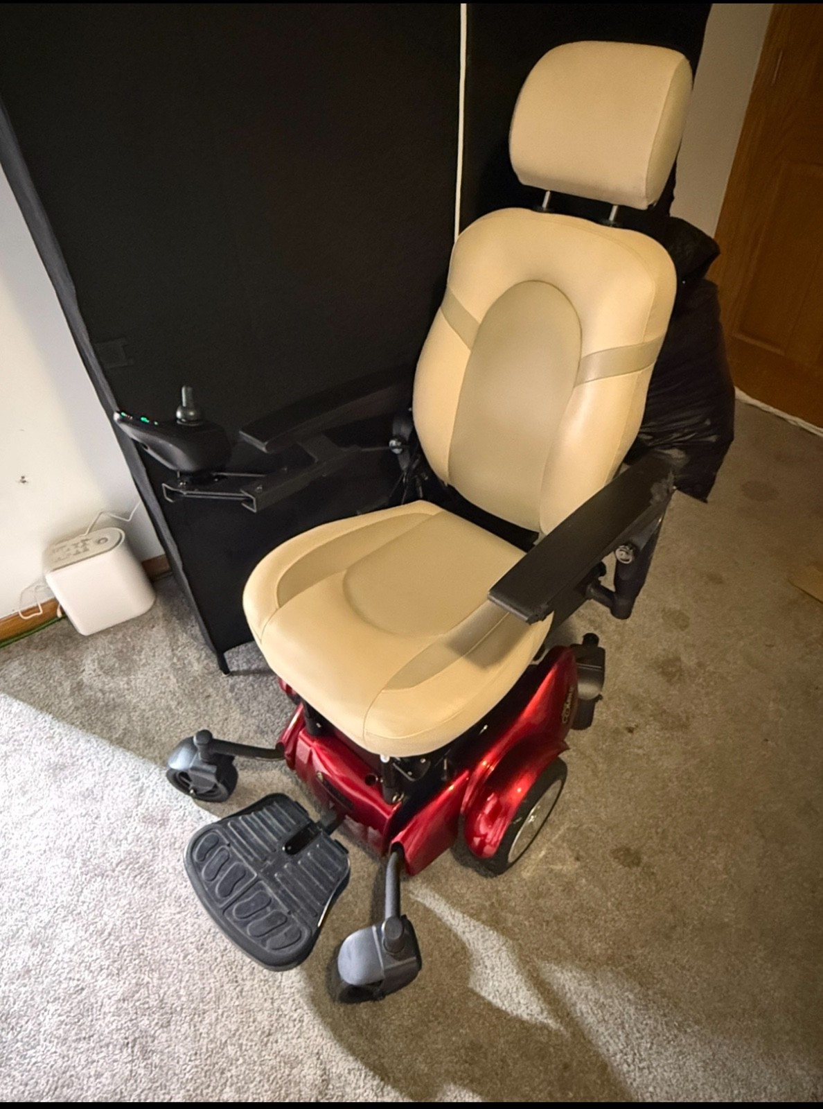 GOLDEN TECHNOLOGIES (Model No. GP620) Power Chair, Mobility Chair/Scooter