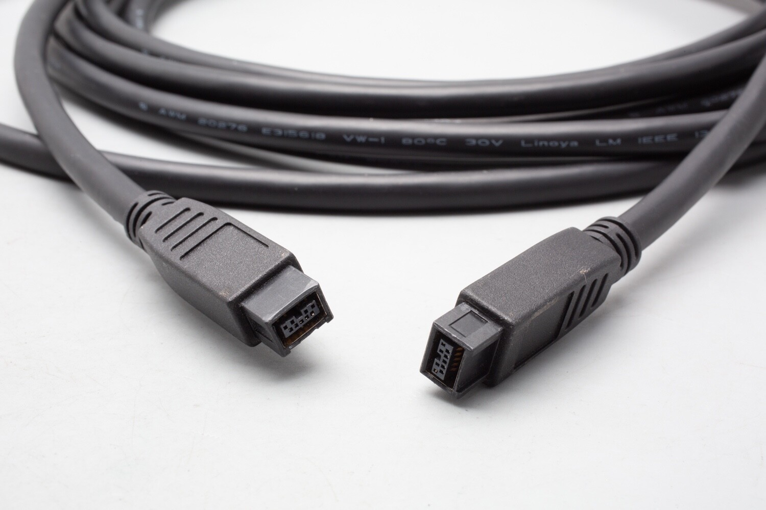Phase One cable for tethering (9 Pin to 9 Pin) - Firewire 800 to 800 - 4.5m